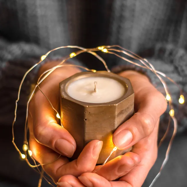 20+ стильных подсвечников, которые создадут дома новогоднюю атмосферу