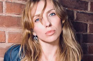 «Где найти такое сокровище?» Светлана Бондарчук блеснула красотой на видео, но внимание поклонников досталось не ей