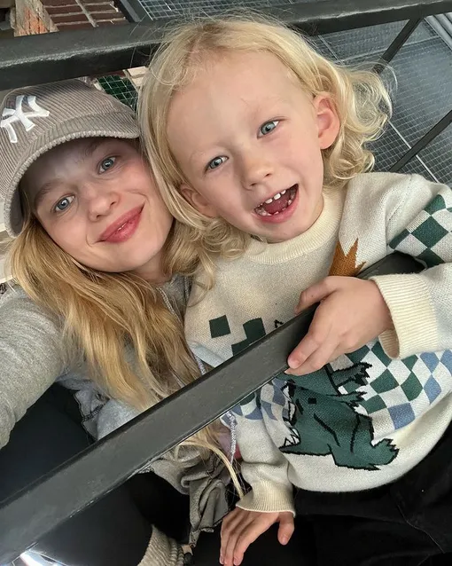 Александра Бортич с сыном Александром Савельевым Александра Бортич с сыном Александром Савельевым фото