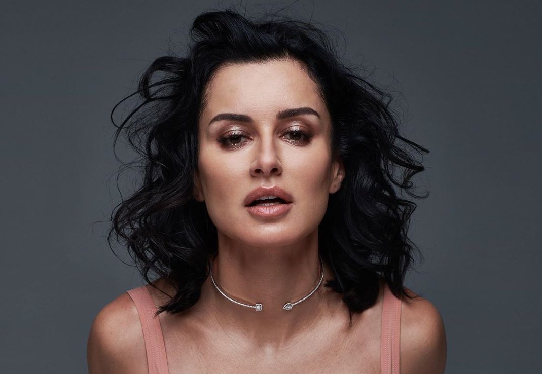 Үйдегі гей кроссрескерлері туралы бейне