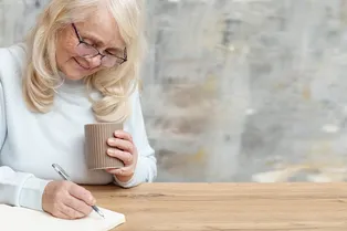 Названа разница в пенсиях работающих и неработающих россиян