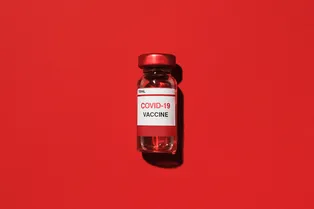 Новозеландец за один день получил 10 доз вакцины от COVID-19. Что с ним будет?