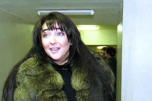 Не тот вокзал, не тот поезд: Лолита с приключениями уехала в Москву с «Новой волны»