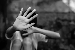 Шестнадцатилетнего школьника осудили за убийство отчима, державшего в страхе всю семью