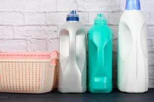 Не только в стиральной машинке: 7 неожиданных способов применения геля для стирки в быту