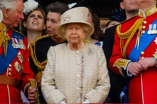 Карл III поделился редкими архивными фотографиями мамы — королевы Елизаветы II