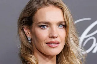 Редкий выход: Наталья Водянова посетила вечеринку в Каннах в смелом платье Редкий выход: Наталья Водянова посетила вечеринку в Каннах в смелом платье