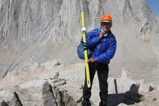 Пять дней со сломанным позвоночником: как женщина выжила после падения с вершины горы Уитни Пять дней со сломанным позвоночником: как женщина выжила после падения с вершины горы Уитни