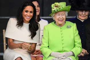Королева Елизавета заставила Меган Маркл заморозить яйцеклетки и пройти тест на способность рожать наследников