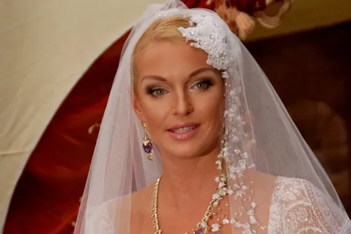 Сексуальный «таксист» с 22 автомобилями: Волочкова рассказала о новом бойфренде