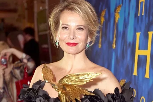 Юлия Высоцкая поразила откровенным нарядом на премии «Ника» Юлия Высоцкая поразила откровенным нарядом на премии «Ника»