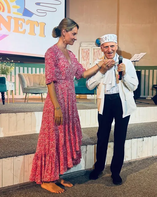 Шалва Амонашвили с участниками лагеря