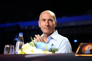 «Прекрасная, мудрая»: Игорь Крутой проведал маму и показал ее гостиную «Прекрасная, мудрая»: Игорь Крутой проведал маму и показал ее гостиную