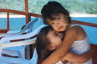 «Мы жили надеждой»: сестры, разлучённые в детстве, нашли друг друга через 25 лет