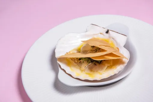 Гребешок запеченый с сыром бри