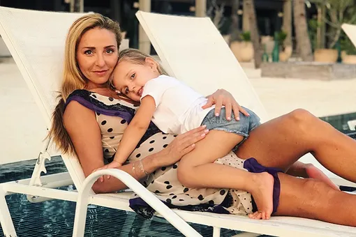 «Мамин портрет»: трехлетняя дочь скопировала образ Татьяны Навки на льду «Мамин портрет»: трехлетняя дочь скопировала образ Татьяны Навки на льду