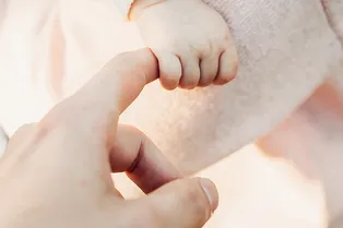 «Мальчик здоров!» самарский таксист в пробке принял роды у пассажирки