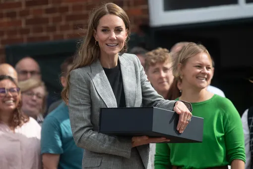 Кожаный ремень и брюки со стрелками: Кейт Миддлтон отказалась от романтических образов в пользу деловых Кожаный ремень и брюки со стрелками: Кейт Миддлтон отказалась от романтических образов в пользу деловых