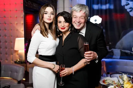 Младшая дочь Екатерины Стриженовой кардинально сменила имидж Младшая дочь Екатерины Стриженовой кардинально сменила имидж