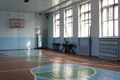 В Ярославле школьница сломала позвоночник на уроке физкультуры, где ее заставили кувыркаться с больной спиной В Ярославле школьница сломала позвоночник на уроке физкультуры, где ее заставили кувыркаться с больной спиной