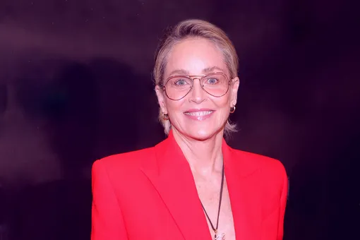 65-летняя Шэрон Стоун показала стройную фигуру в бикини: «Королева, икона, бриллиант» 65-летняя Шэрон Стоун показала стройную фигуру в бикини: «Королева, икона, бриллиант»