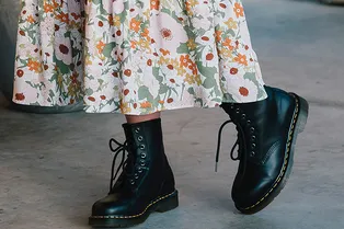 Цветные ботильоны, романтичные кроссовки и еще 5 вариантов обуви на весну 2021