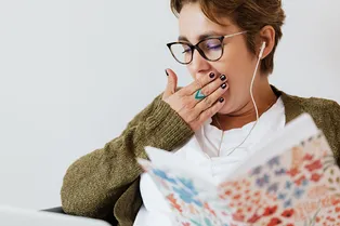 Теперь поели, можно и поспать: почему после еды так хочется вздремнуть?