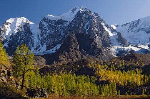 Горный Алтай, Верхне-Шавлинское озеро, вершины Сказка, Мечта, Красавица