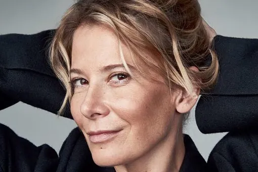 Юлия Высоцкая опубликовала фото в халате и без косметики