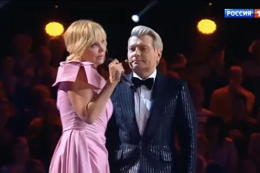 Три сотни, вокальный баттл и иностранная звезда: чем удивил новый выпуск шоу «Ну-ка, все вместе!»