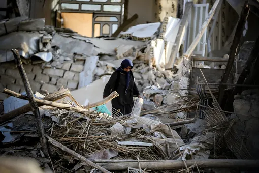 Чудеса случаются: Четырёхлетняя девочка провела 4 суток под завалами и выжила Чудеса случаются: Четырёхлетняя девочка провела 4 суток под завалами и выжила