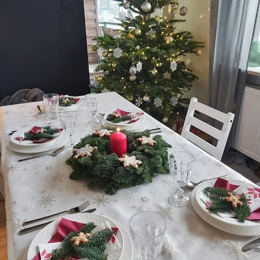 Венок из лапника на новогодний стол