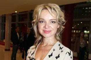 Не прошло и года: бывшая жена Джигарханяна ходила в ЗАГС с молодым мужчиной Не прошло и года: бывшая жена Джигарханяна ходила в ЗАГС с молодым мужчиной