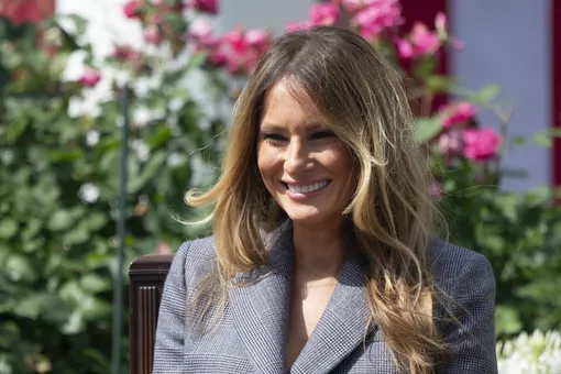 Мелания Трамп примерила образ из «Лучшего стрелка» для визита на авиабазу