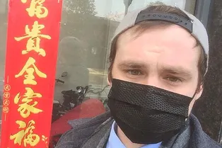 «Глаза горели, горло жгло»: заболевший коронавирусом британец рассказал, как протекала болезнь «Глаза горели, горло жгло»: заболевший коронавирусом британец рассказал, как протекала болезнь