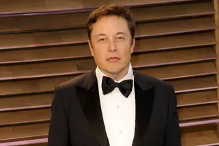 Потерял первенца, строил бизнес под контролем матери: редкие факты из биографии Илона Маска