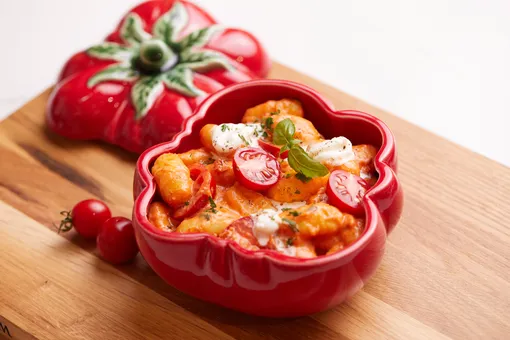 Ньокки с томатами и страчателлой Ньокки с томатами и страчателлой