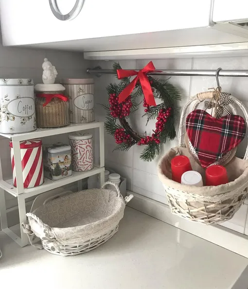 Венок из хвои просто сделать своими руками для украшения кухни и дома к Новому 2026 году Венок из хвои просто сделать своими руками для украшения кухни и дома к Новому 2026 году