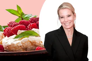 Рецепт от Юлии Высоцкой: торт «Павлова» с малиной и персиками