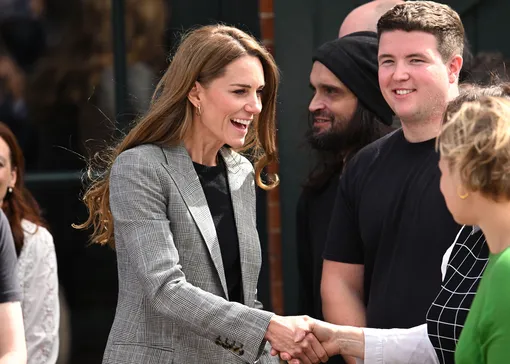 Кожаный ремень и брюки со стрелками: Кейт Миддлтон отказалась от романтических образов в пользу деловых Кожаный ремень и брюки со стрелками: Кейт Миддлтон отказалась от романтических образов в пользу деловых