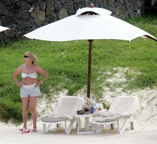 Герцогиня Кентская на пляже в 2018 году Герцогиня Кентская на пляже в 2018 году