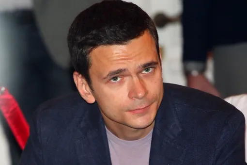 Илья Яшин разводится с солисткой группы «Алоэ Вера» спустя год после свадьбы Илья Яшин разводится с солисткой группы «Алоэ Вера» спустя год после свадьбы