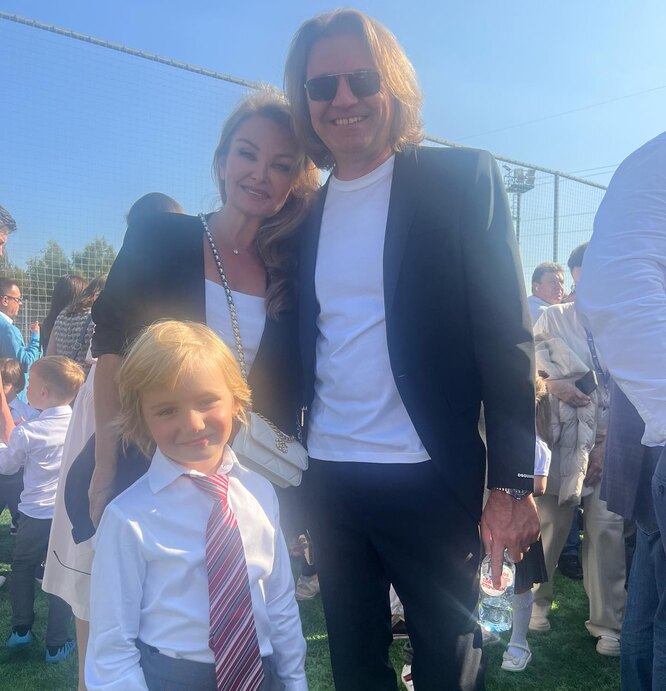 Әйелі трахается, күйеуі порно көреді