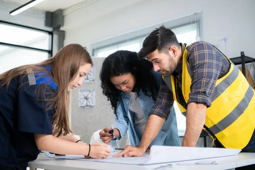 Во время месячных женщины решали тесты на 12% быстрее и делали на 25% меньше ошибок