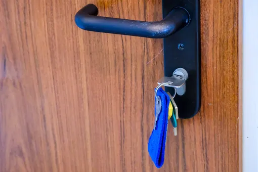 5 мест, в которых никогда нельзя оставлять запасной ключ от дома или дачи, и 7 безопасных альтернатив