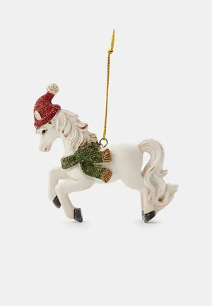 Елочная игрушка с символом 2026 года в виде лошадки для Нового года 2026.