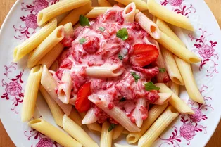 Макароны с клубникой захватили интернет: неужели это правда кто-то ест?