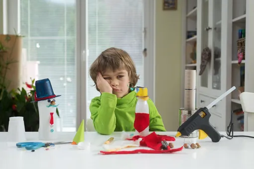 Ребёнок скучает Ребёнок скучает