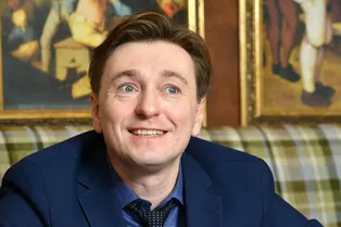 «На побывку из Пушгор»: Сергей Безруков с семьей приехал на дачу к родителям