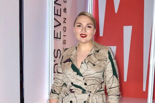 Надежда Ангарская показала волнующее декольте и рассказала о безработном муже Надежда Ангарская показала волнующее декольте и рассказала о безработном муже